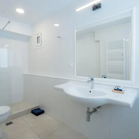 Albatross Apartment *